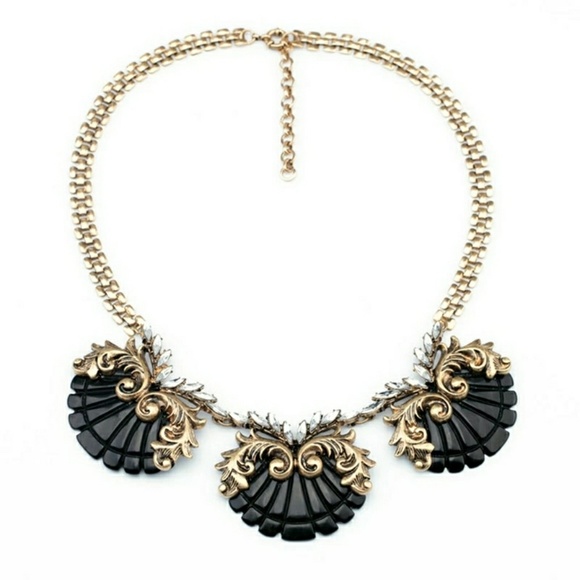 J&E Boutique Jewelry - Black Nautical Sea Shell Floral Crystal Necklace
